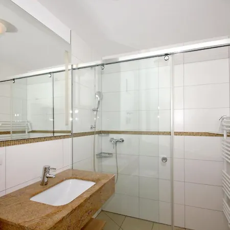 Appartement Strandnahe Mit Terrasse, Gratis Nutzung Vom Ahoi Erlebnisbad Und Sauna In Sellin - Rex Rugia 28-4 *